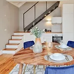 Lejlighed Charming Loft With Mezzanine In The Center