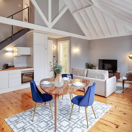 Appartement Charming Loft With Mezzanine In The Center Oporto