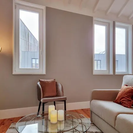 Appartement Charming Loft With Mezzanine In The Center Oporto