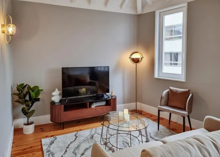 Charming Loft With Mezzanine In The Center شقة بورتو