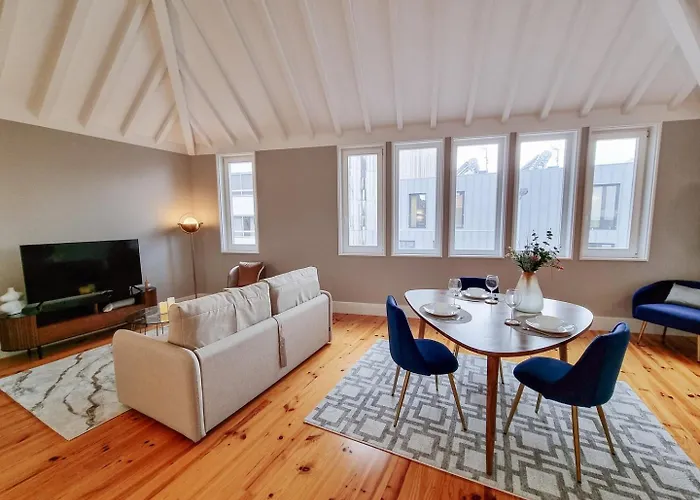 Charming Loft With Mezzanine In The Center شقة *