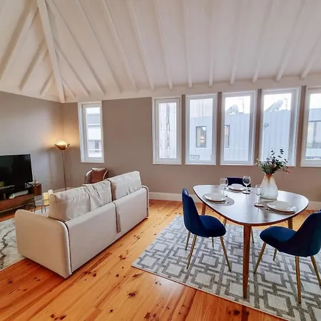 Charming Loft With Mezzanine In The Center アパート *