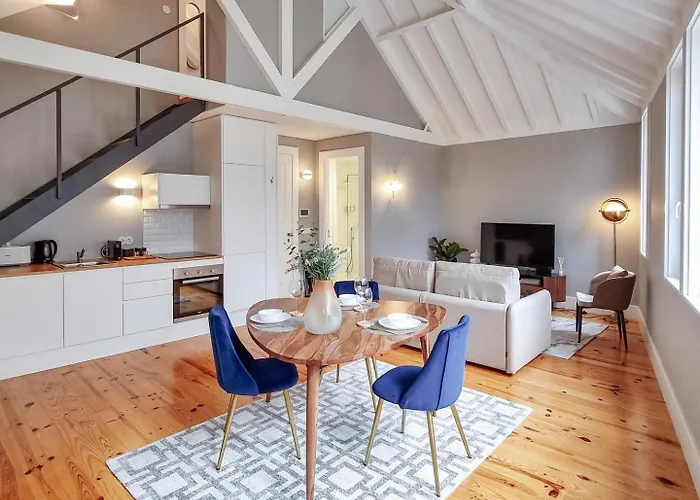 Charming Loft With Mezzanine In The Center 公寓